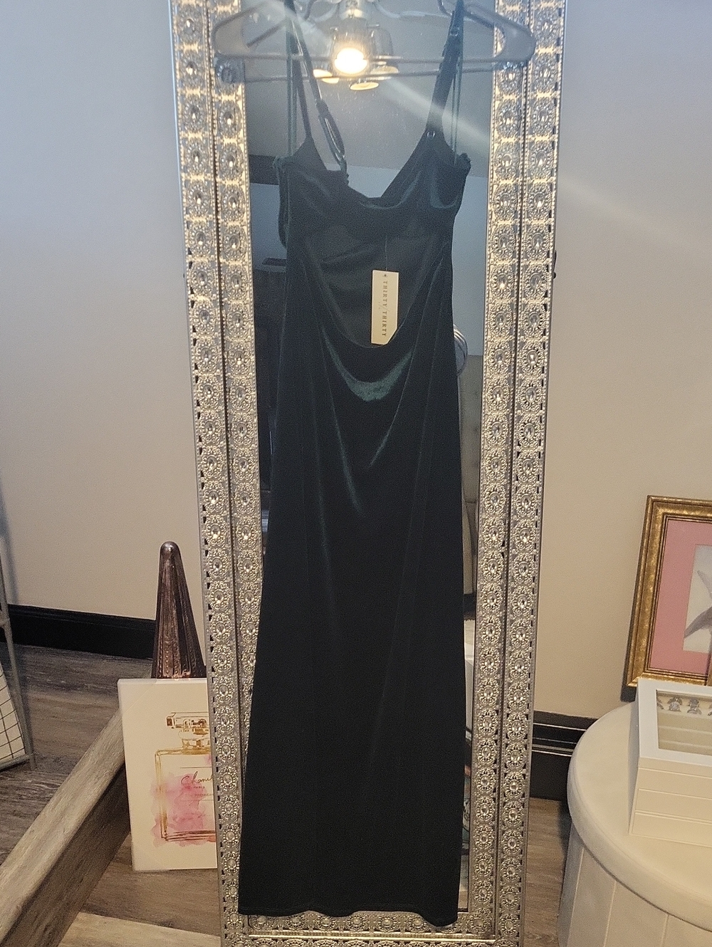 NWT Elegant Rich Dark Green Open Back Velvet Dress - Picture 2 of 2